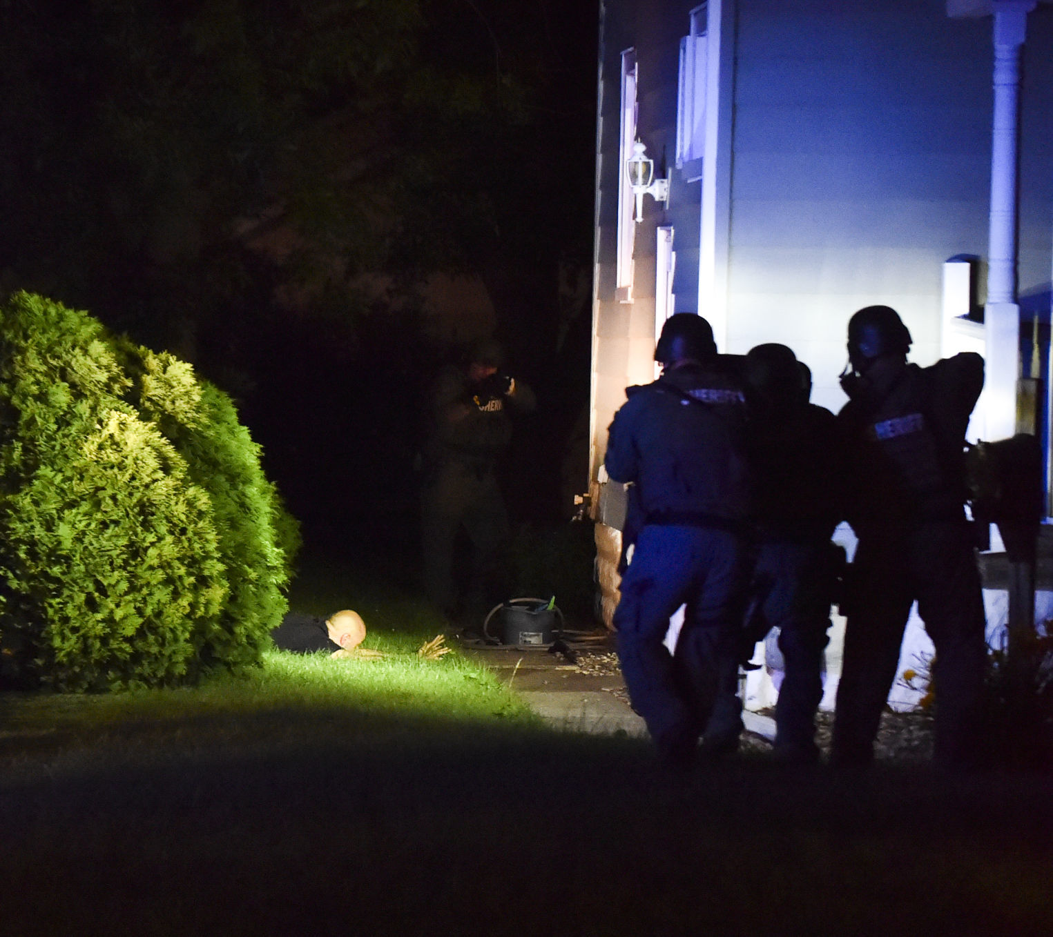 062318-standoff-003a.JPG